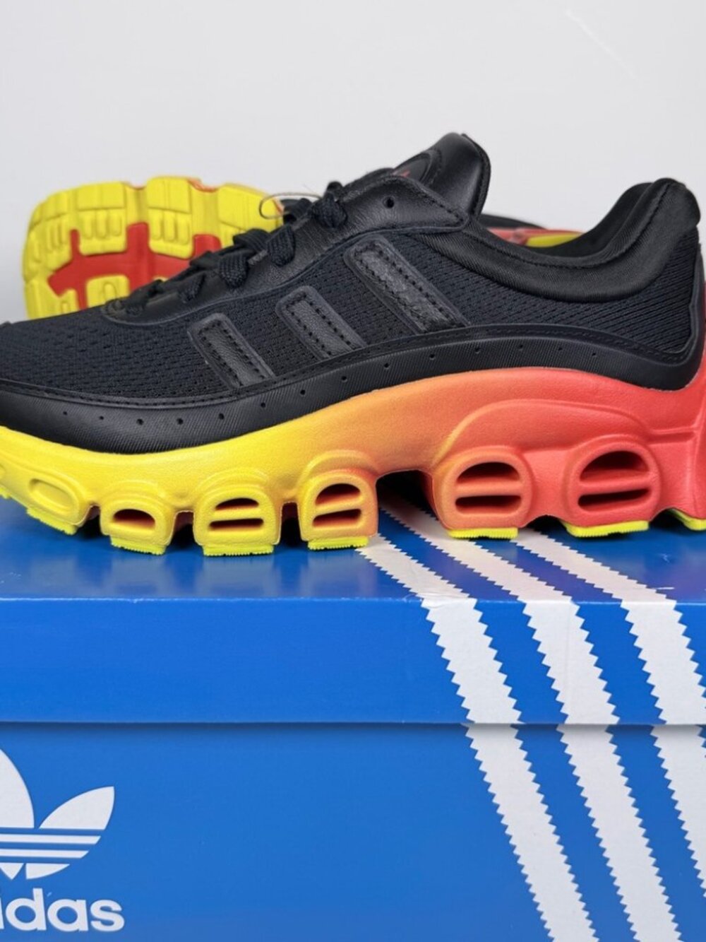 NIB Adidas Adifom Megaride J Sneakers Kids Size 5 Black Yellow Originals